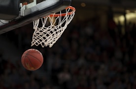 2026年NBA总决赛湖人队与勇士队篮球比赛直播镜头